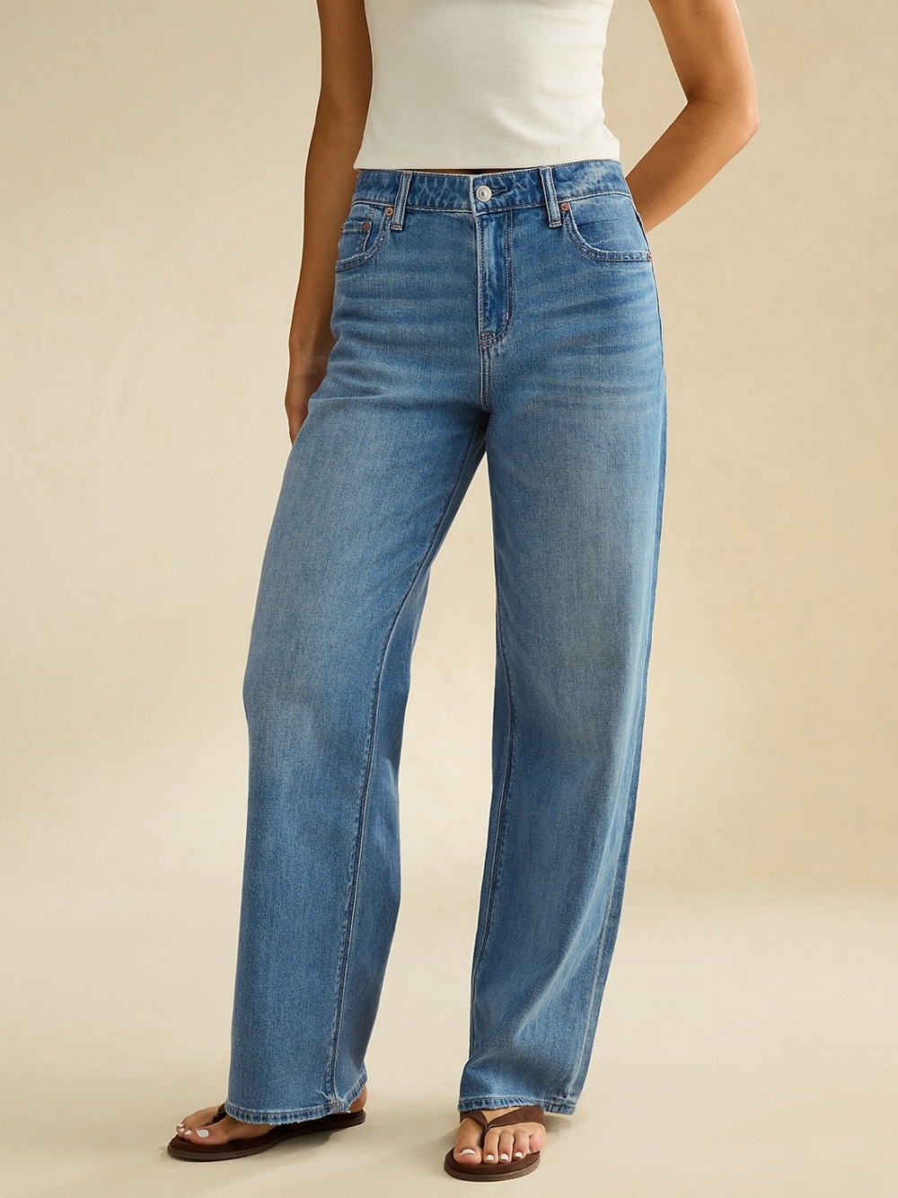 AE Super High-Waisted Baggy
Wide-Leg Jean Size 4 Short